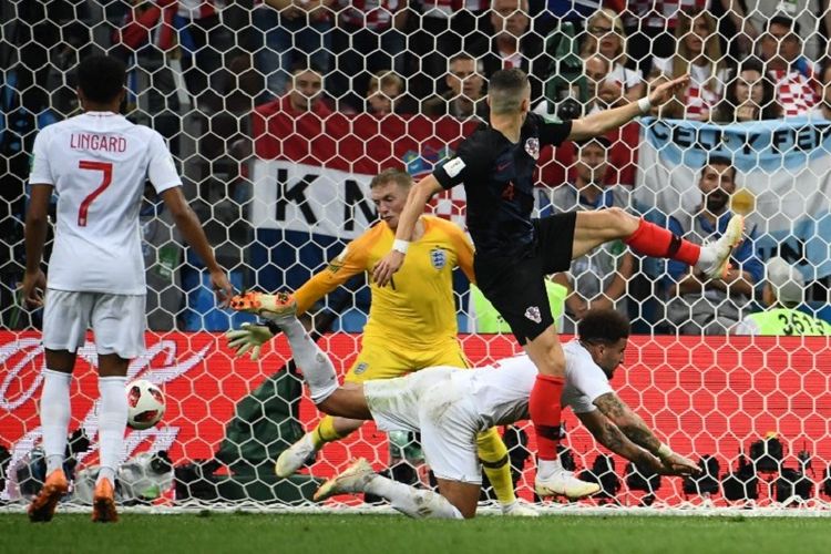 Sontekan Ivan Perisic membuat skor laga Kroasia vs Inggris imbang pada laga semifinal Piala Dunia 2018 di Stadion Luzhniki, 11 Juli 2018. 