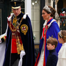 Makna Mahkota Bunga yang Dipakai Putri Charlotte dan Kate Middleton