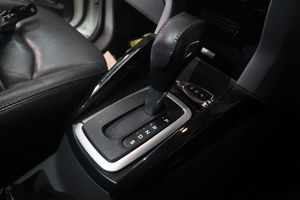 Benarkah Mobil Matik Lewat Tanjakan Tak Boleh Pakai Posisi D?