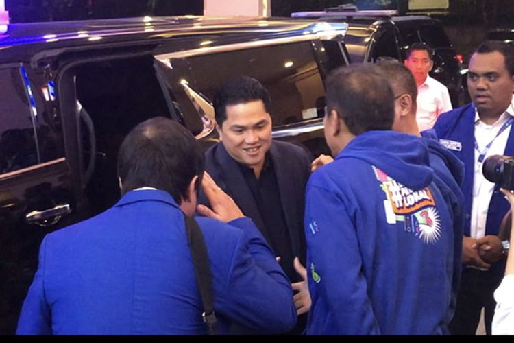 Menteri BUMN Erick Thohir tiba di perayaan hari ulang tahun (HUT) ke 25 PAN di Hotel Sultan, Senayan, Jakarta, Senin (28/8/2023).