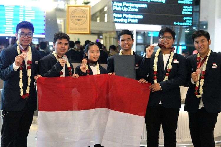 Foto 5 Siswa Smp Indonesia Raih Medali Di Olimpiade Sains Internasional 2022 Di Kolombia 0634