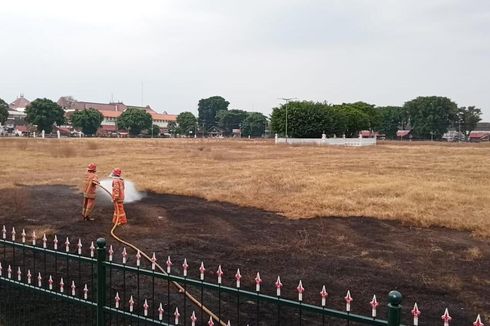 Halaman Alun-alun Utara Keraton Yogyakarta Terbakar, Api Disulut ODGJ