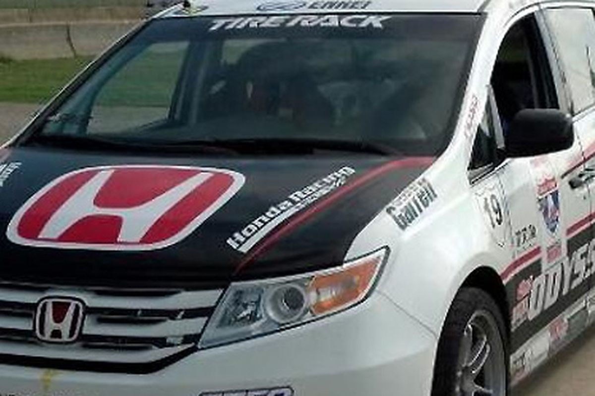Honda Odyssey untuk balap Pikes Peak