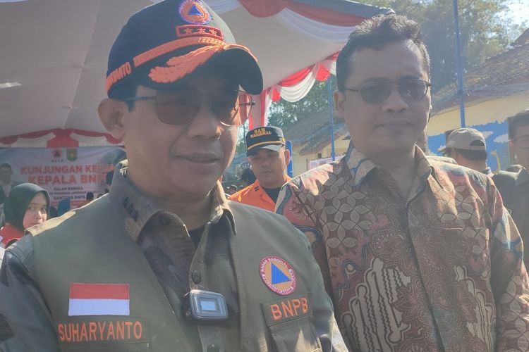 Jalur Evakuasi Merapi Rusak Diterjang Truk Galian C, Bupati Magelang Minta Bantuan Betonisasi ke BNPB
