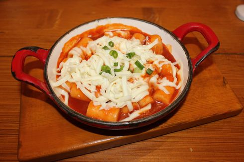 Resep Tteokbokki Keju Mozzarella, Pakai Kue Beras Korea Instan