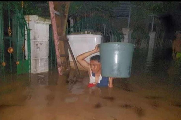 Tampak permukiman warga terendam banjir di Kota Bima, Selasa (4/4/2023).