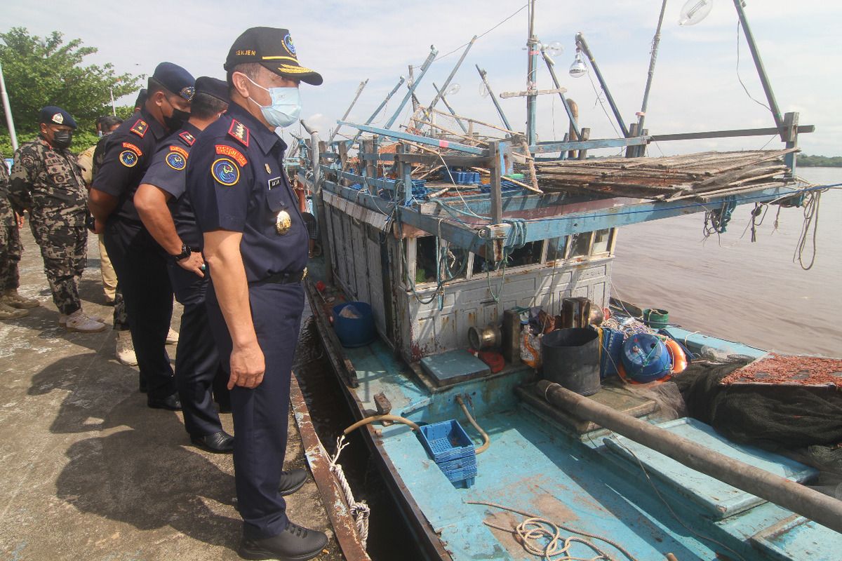 Curi Cumi di Laut Natuna Utara, 5 Kapal Nelayan Vietnam Ditangkap KKP