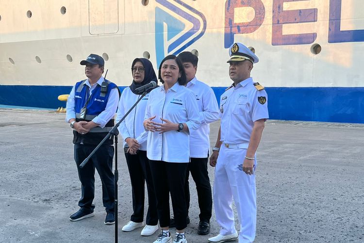 Direktur Utama PT Pelni Tri Andayani saat jumpa pers di Jakarta, Jumat (20/6/2025).