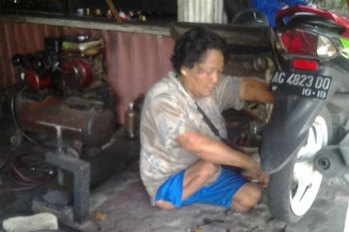 Kasiani, Wanita Penyandang Disabilitas yang Hidup dari Lapak Tambal Ban