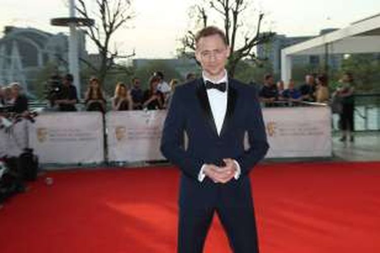 Aktor Tom Hiddleston menghadiri British Academy Television Awards di London, Minggu (8/5/2016). 