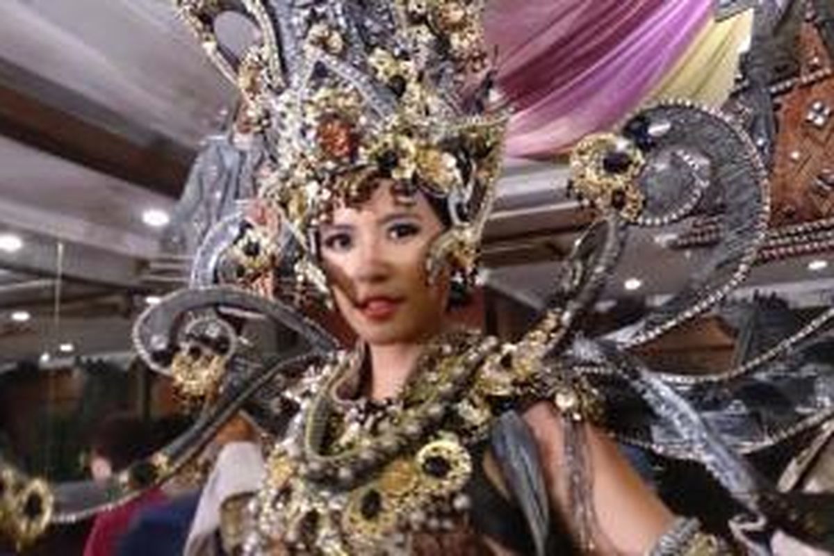 Elvira Devinamira, Puteri Indonesia 2014, siap berlaga pada kontes kecantikan Miss Universe 2014. 