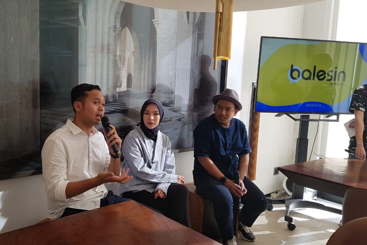 CEO BJtech Diatce G. Harahap, Tania Ray Mina, co-founder ZAM Cosmetik dan Arief Tri Satya, COO brand fashion muslim Ria Miranda dalam peluncuran Balesin, admin otomatis bantu jualan online lebih praktis di Titik Temu, Jakarta, Kamis, 2 Mei 2019