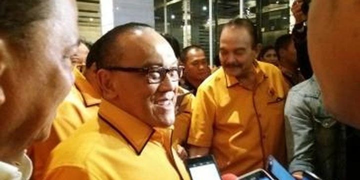 Ketua Umum Partai Golkar versi Munas Bali, Aburizal Bakrie seusai acara pelantikan pengurus MKGR di Hotel Bidakara, Pancoran, Jakarta Selatan, Jumat (30/10/2015)