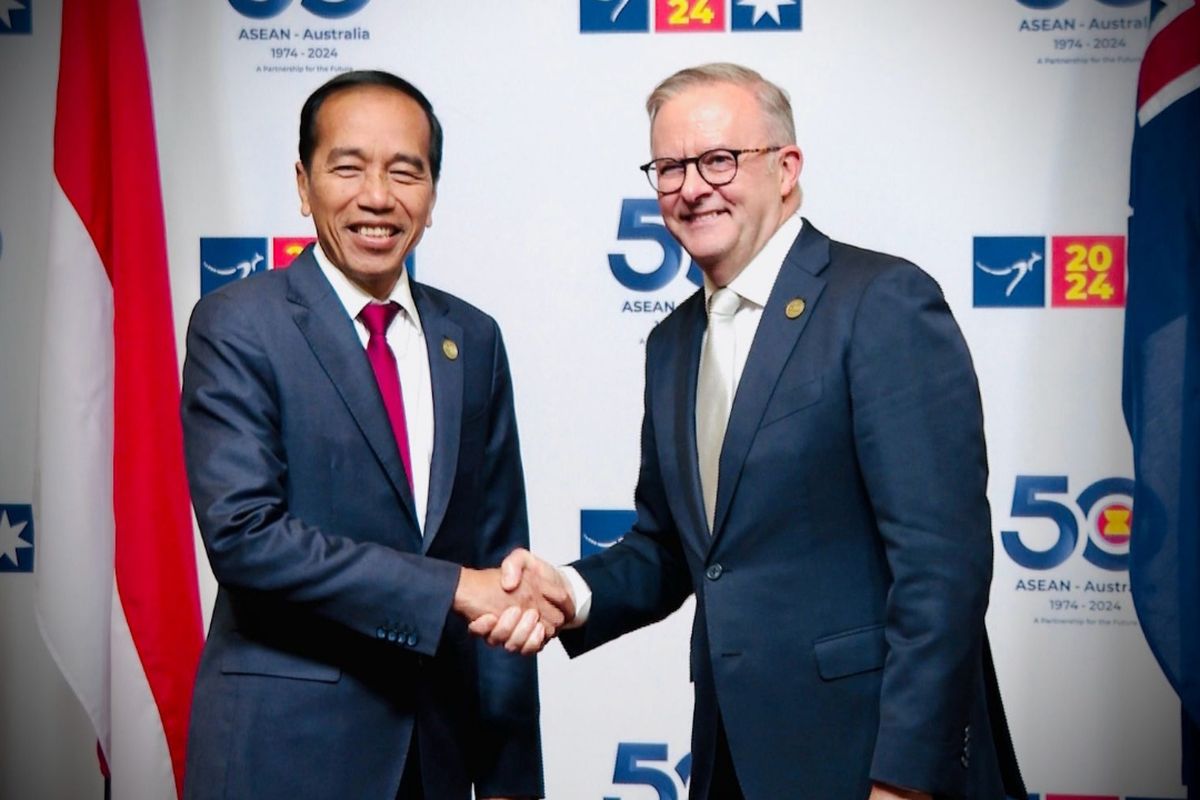 Presiden Joko Widodo saat bertemu dengan Perdana Menteri Australia, Anthony Albanese, di Melbourne Convention and Exhibition Centre (MCEC), Melbourne, Australia, pada Selasa (5/2/2024).