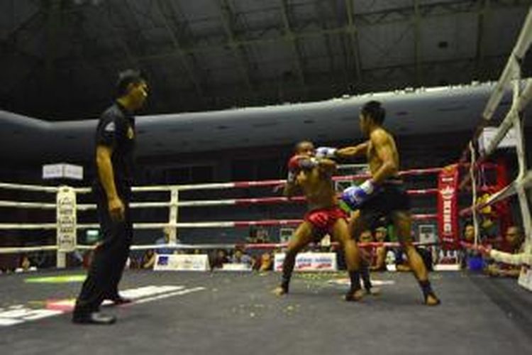 Suasana tarung muay thai di Hall A Plaza Kuningan, Minggu (18/05/2014)