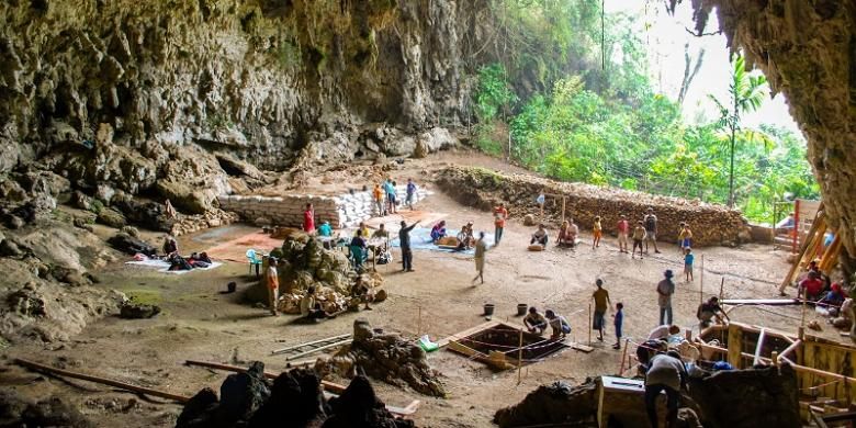 Kegiatan ekskavasi untuk mengungkap misteri The Hobbit dari Liang Bua, Flores.