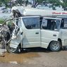 Mobil Rombongan Ziarah Santri Asal Sarang Tabrak Truk, 9 Penumpang Dilarikan ke Rumah Sakit