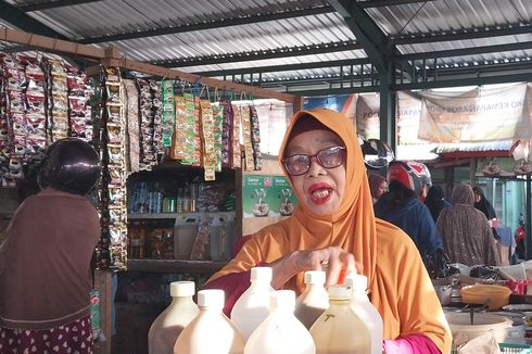 Kisah Penjual Jamu di Sumbawa, Sekolahkan Anak S2 dan Naik Haji