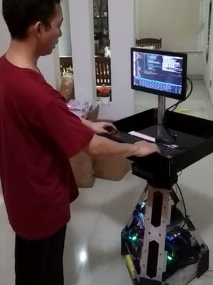 Pengembangan robot pelayan pasien Covid-19 ini merupakan sebuah kerja sama ITS melalui Direktorat Riset dan Pengabdian Masyarakat (DRPM) dengan Universitas Airlangga (Unair).