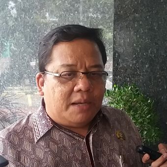 Wakil Ketua Ombudsman RI Adrianus Meliala di Gedung Ombudsman RI, Kuningan, Jakarta Barat, Jumat (29/12/2017).