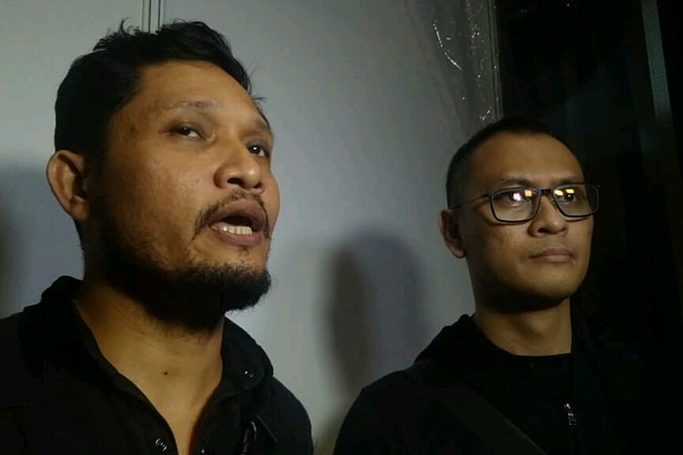 Dua personel Andra & The Backbone Dedy Lisan (kiri) dan Andra Ramadhan saat ditemui dalam sebuah acara musik di Allianz Ecopark, Ancol, Jakarta Utara, Sabtu (9/3/2019).