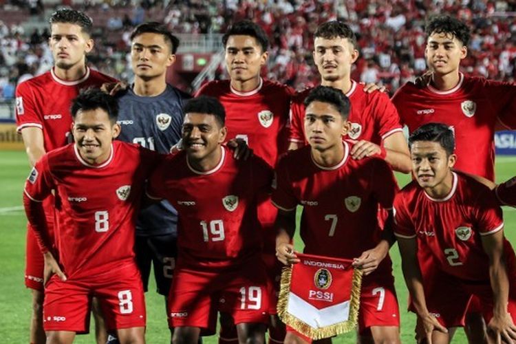 Susunan pemain timnas U23 Indonesia sebelum laga melawan Irak dalam Piala Asia U23 2024 di Stadion Abdullah bin Khalifa pada 2 Mei 2024. Artikel ini berisi link live streaming Indonesia vs Guinea di playoff Olimpiade 2024.