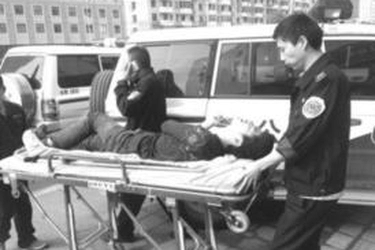 Tim medis di Anhui, China menolong seorang pemuda yang pingsan akibat bermain game onlina selama 14 hari tanpa henti.