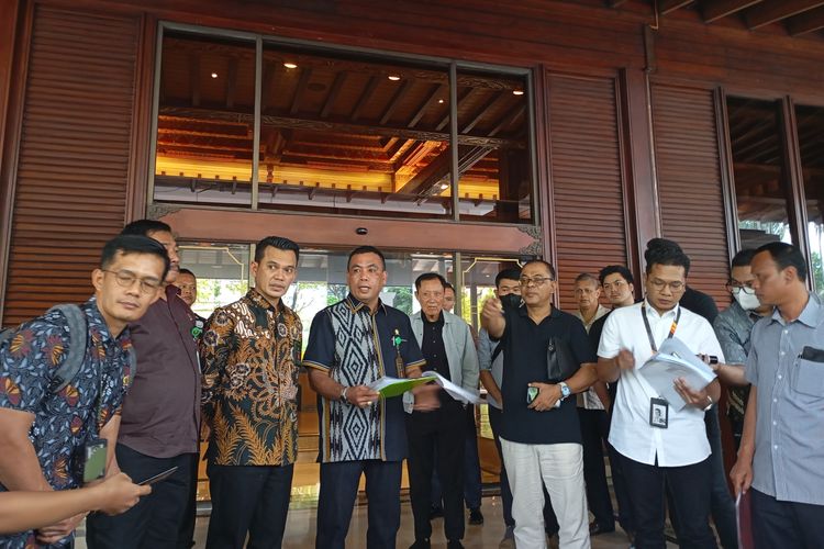 Pemeriksaan Setempat oleh Hakim Perdata PN Jakarta Pusat Zulkifli Atjo untuk menentukan lokasi lahan eks HGB 26 dan 27 menurut PT Indobuildco dan HPL 1/Gelora menurut pemerintah, Jumat (17/5/2024).