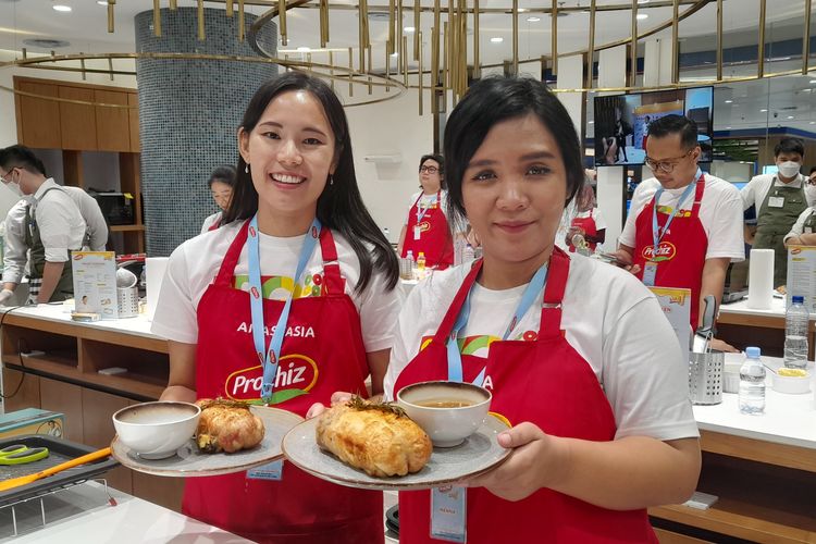 Peserta kelas memasak Prochiz bersama Chef Renatta Moeloek di Jakarta, Rabu (15/3/2023).