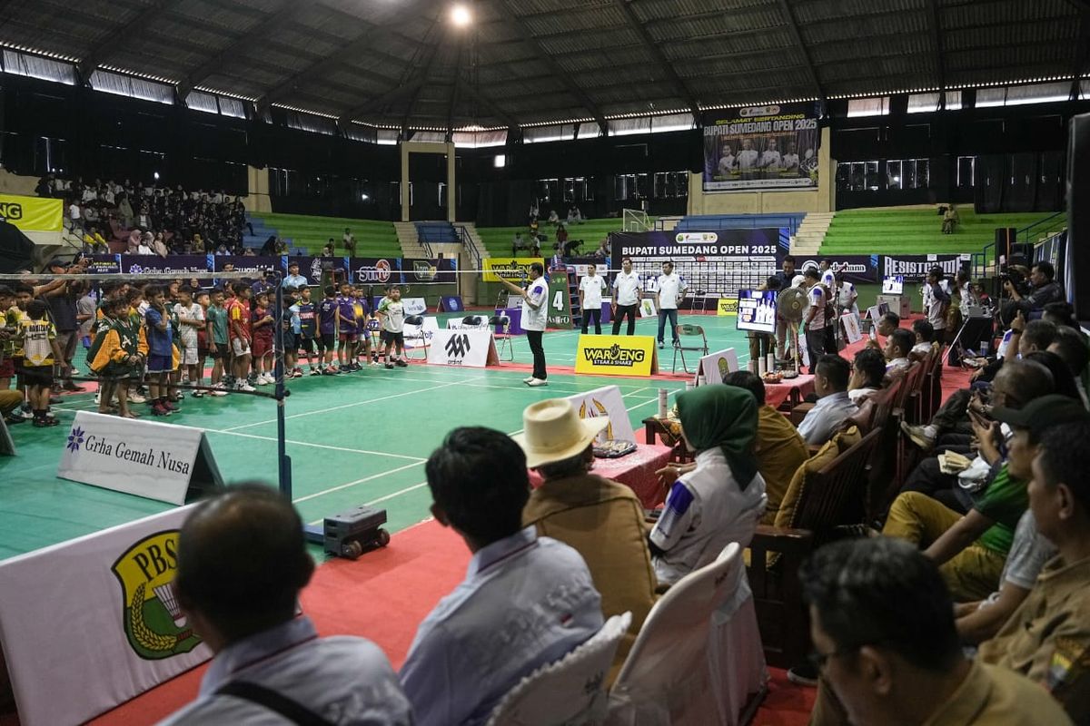 Kejuaraan Bulu Tangkis Bupati Sumedang Open 2025 digelar di GOR Tadjimalela, Sumedang, pada Senin (5/5/2025).