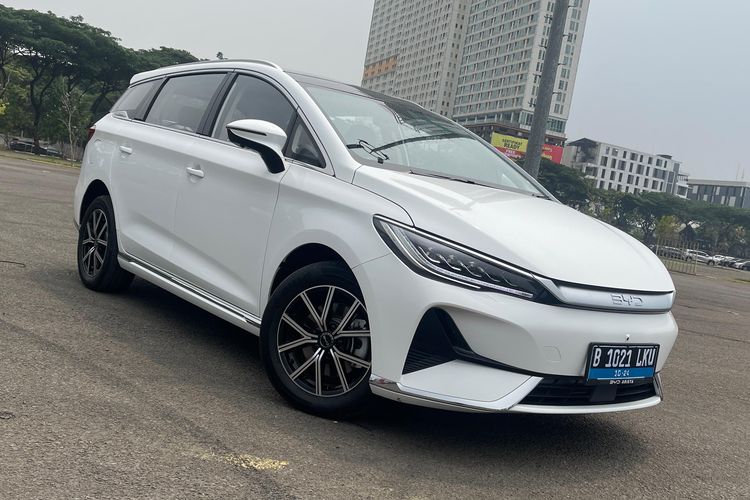 Test drive BYD M6