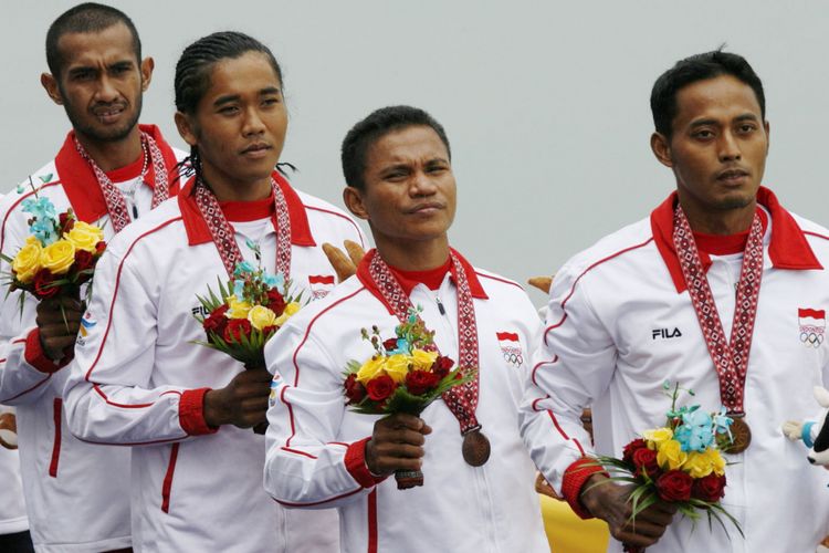 Empat atlet dayung Thomas Hallatu, Sumardi, Jamaluddin, dan Iswandi yang turun di nomor mens four berhasil meraih medali perunggu pada babak final di West Bay Lagoon, Doha, Qatar, Kamis (7/12).