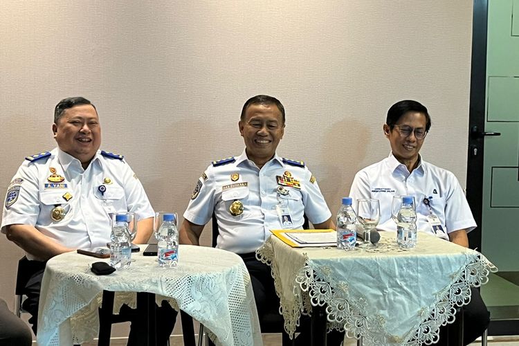 Direktur Jenderal Perhubungan Darat Kemenhub, Aan Suhanan saat jumpa pers di Kementerian Perhubungan Jakarta, Rabu (2/7/2025).