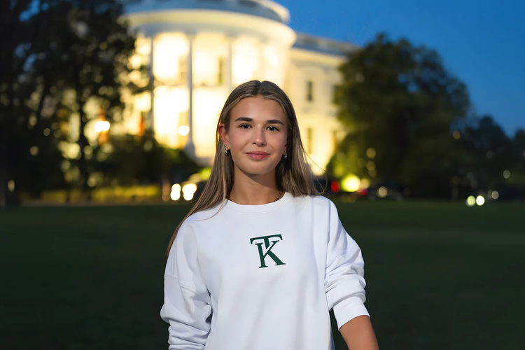 Kai Trump, cucu tertua Presiden Amerika Serikat Donald Trump, meluncurkan lini fashion perdana berupa sweater dengan harga Rp 2 jutaan.