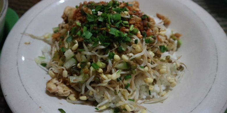 Nasi lengko khas Cirebon yang ada di Empal Gentong H. Apud, Cirebon.