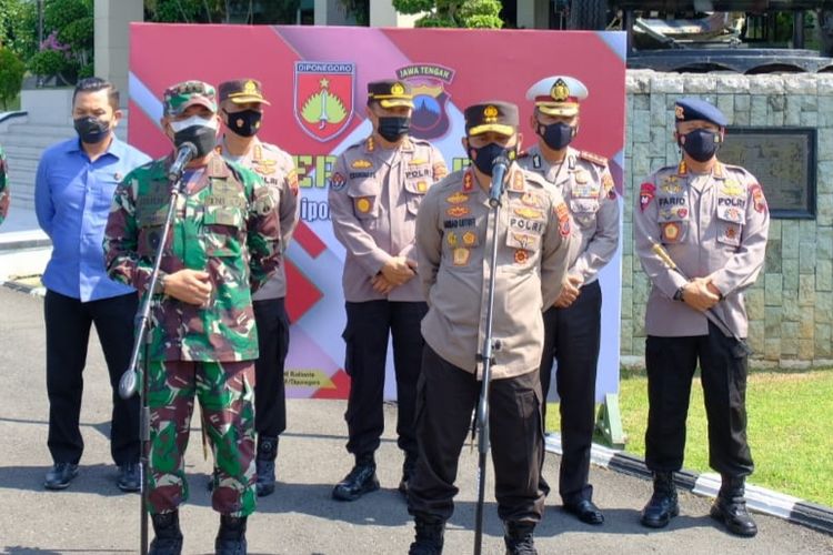 Kapolda Jateng Irjen Pol Ahmad Luthfi dan Pangdam IV Diponegoro Mayjen TNI Rudianto di Makodam IV/Diponegoro, Selasa (8/6/2021). 