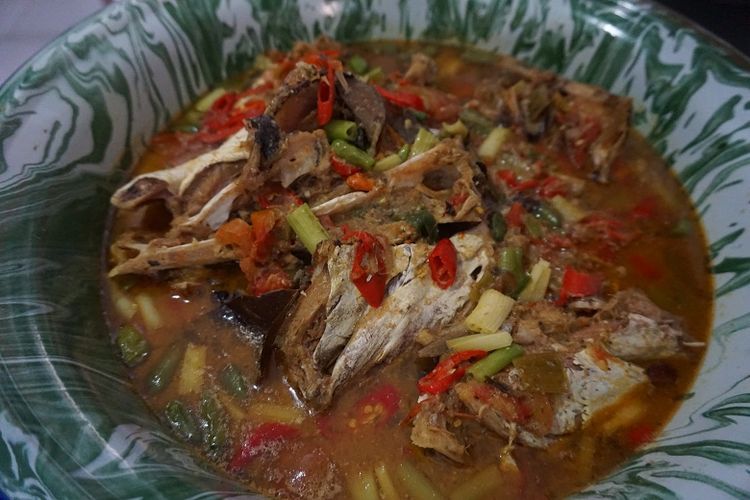 Pindang Gombyang Manyung kuliner yang satu ini seperti gulai, namun bahan utama yang digunakan adalah ikan.