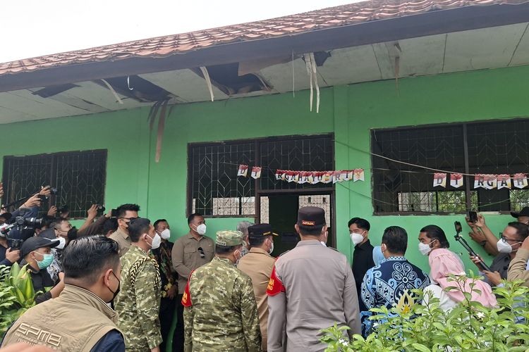 Kunjungi SDN 2 Petuk Katimpun Palangka Raya, Wapres Gibran Soroti Plafon Sekolah Rusak