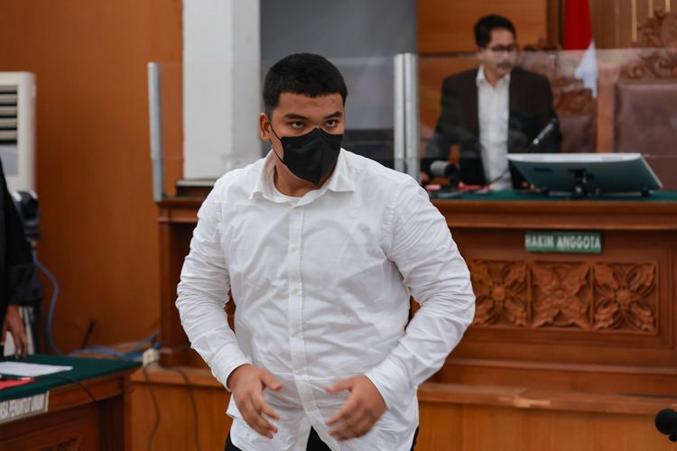 Terdakwa Shane Lukas usai menjalani sidang perdana di Pengadilan Negeri Jakarta Selatan, Selasa (6/6/2023). Ia didakwa turut melakukan penganiayaan berat terencana terhadap remaja berinisial D.