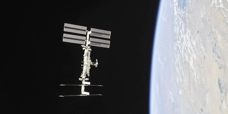 Ilustrasi ISS. Foto yang dirilis NASA pada November 2018, memperlihatkan stasiun luar angkasa internasional (ISS) yang mengorbit Bumi.