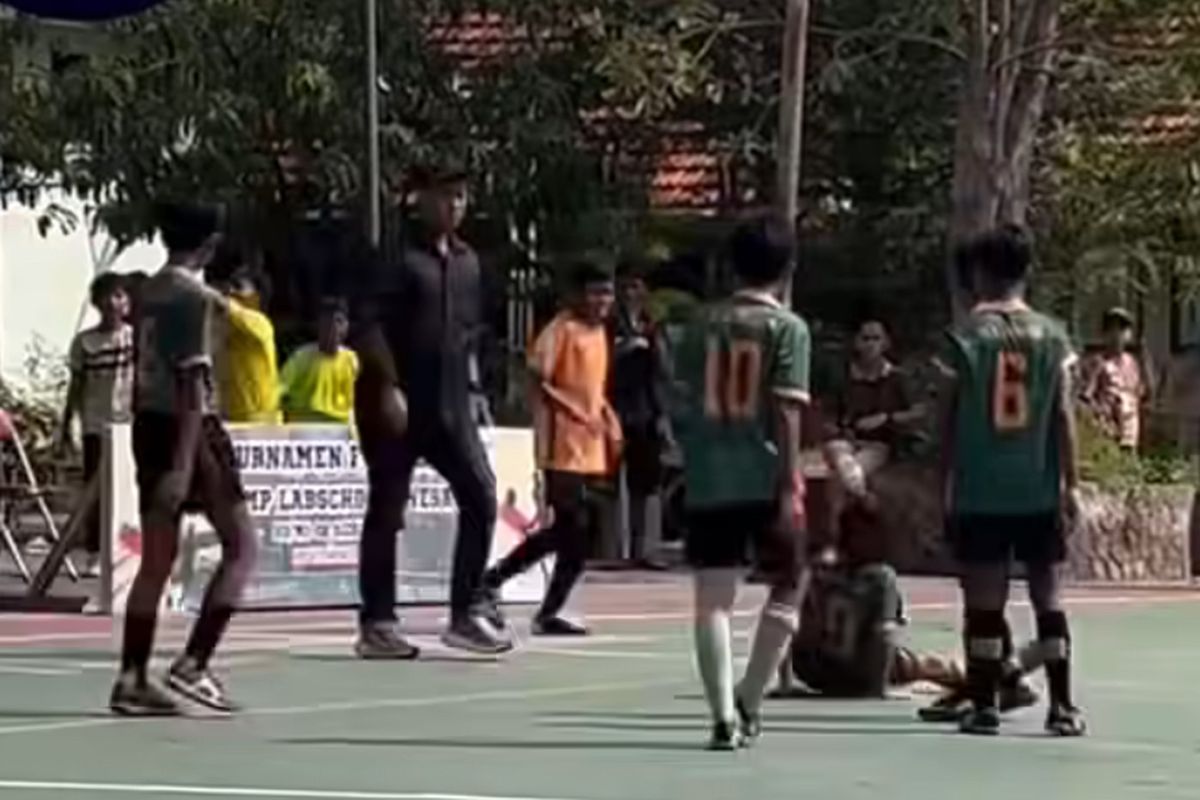 Potongan video seorang anak jadi korban dugaan kekerasan, Senin (28/4/2025).