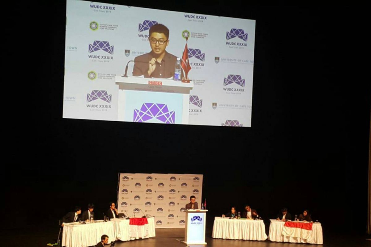 Mahasiswa ITB, Ahmad Kusbay dan Vincentius Michael berhasil meraih gelar Grand Finalist dalam ajang World University Debating Championship (WUDC) 2018 di Cape Town, Afrika Selatan (4/1/2019).