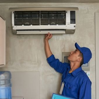 Ilustrasi memperbaiki ac atau air conditioner
