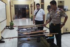 Puluhan Senjata Tajam Disita dalam Razia di Kebon Singkong dan Cipinang Jagal