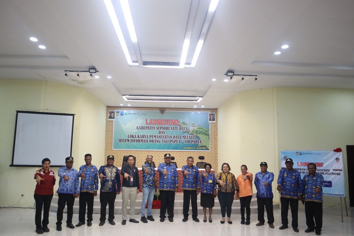 Program Satu Data berbasis SIO Papua merupakan inisiatif JERAT Papua yang dikembangkan bersama Pemerintah Kabupaten Supiori, pemerintah distrik, pemerintah kampung, dan Program SKALA. Kolaborasi tersebut melahirkan sistem pendataan yang menyediakan data kependudukan, sosial, dan ekonomi secara berkelanjutan untuk mendukung pembangunan daerah.