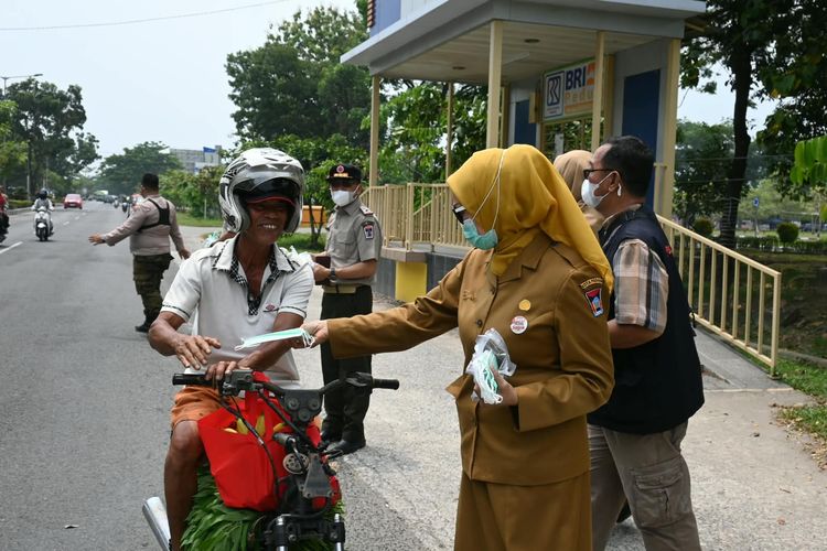 Udara Padang Sangat Tidak Sehat, 11.000 Masker Dibagikan Gratis di 4 Lokasi