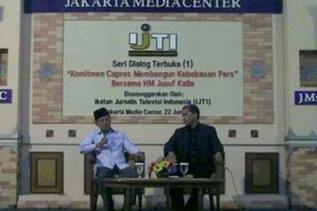 Calon Presiden Jusuf Kalla saat dialog terbuka dalam komitmen Capres embangun kebebasan pers di Jakarta Media Center (JMC), Senin (22/6).