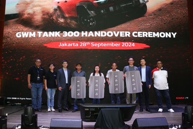 Penyerahan GMW Tank 300 ke konsumen pertama 