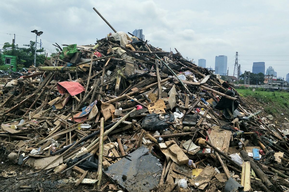 Kondisi Banjir Kanal Barat, Kali Ciliwung, Karet, Tanah Abang, Jakarta Pusat, Senin (13/1/2020).