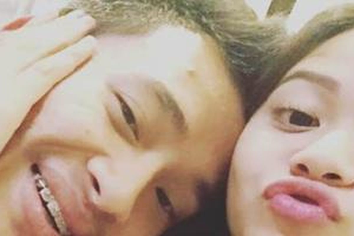 Radhan mengabadikan kebersamaannya dengan Aurel Hermansyah.